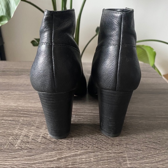 Cole Haan Davenport Black Ankle Bootie Size 9B - Picture 4 of 8